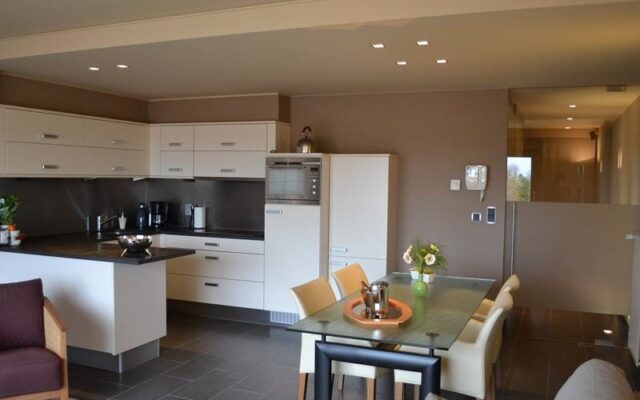 Zongericht  hoekappartement met garage